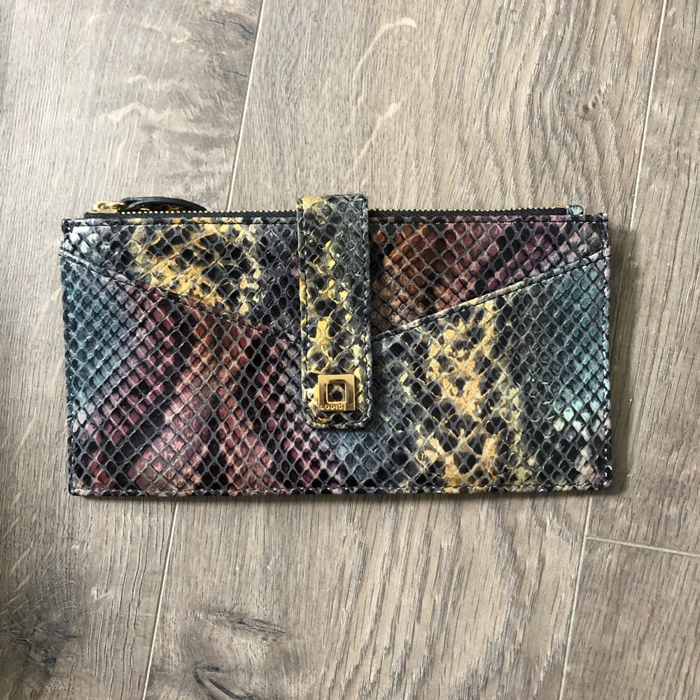 Snakeskin clutch